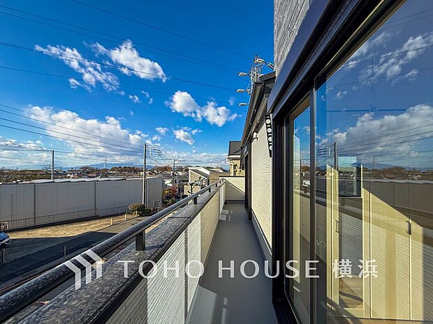 お部屋にも爽やかな風と暖かく柔らかな日差しが差し込み、毎日の暮らしを豊かに彩ります。