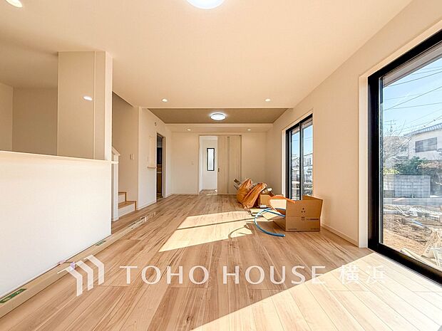 忙しい朝でも、しっかり家族が揃って食事をして頂けるゆとりある大きさのダイニングスペース。