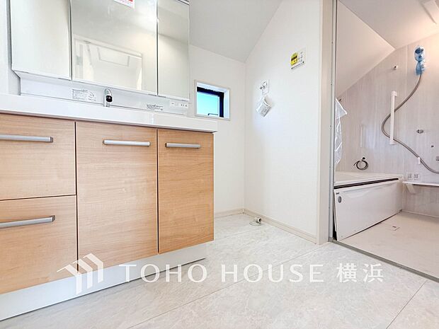 洗濯機を配置しても十分なスペースを確保した設計となっております。