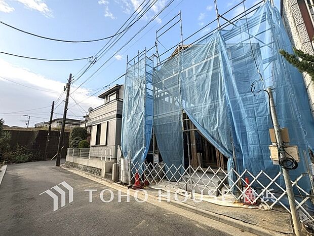 お住まいの顔となる玄関。住まう方のプライドを満たすクオリティを備えています。（2025年12月撮影）