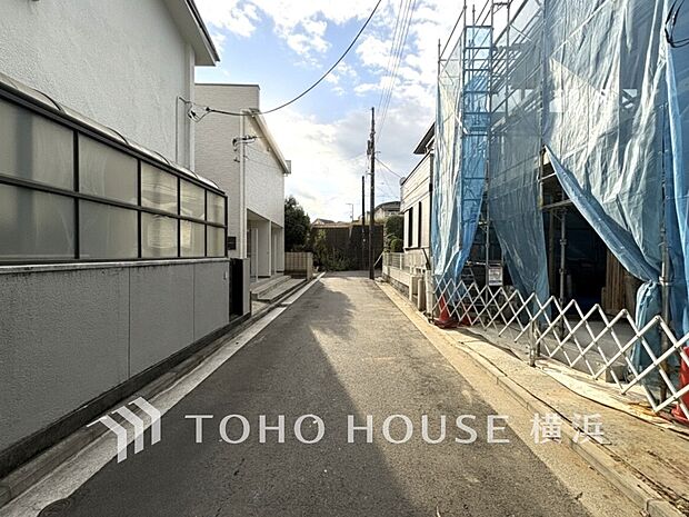 子育て環境、生活利便に優れた住環境に立地し、ゆとりある生活が送れます。（2025年12月撮影）