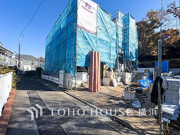 表現された空間は豊かな光と風を纏い、暮らしの時間を豊かにしてくれます。（2025年12月撮影）