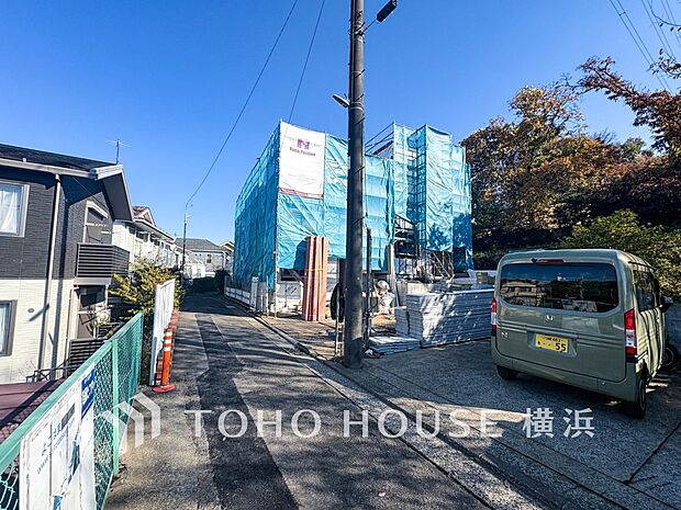 子育て環境、生活利便に優れた住環境に立地し、ゆとりある生活が送れます。（2025年12月撮影）