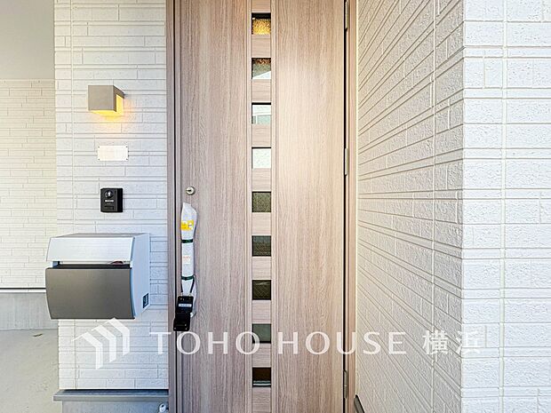 デザイン性の高いエントランスは、住む方のプライドを満たすクオリティ。