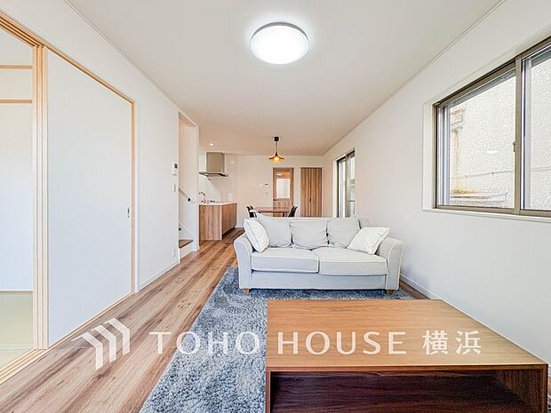 家族みんなが爽やかに健やかに過ごせるように、溢れる光をたっぷり取り込んだリビング。