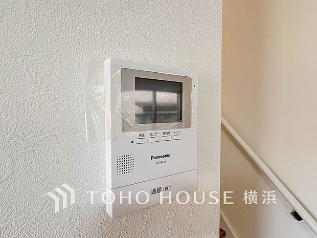 誰が来てもわかる様にモニター付きインターホンを設置。快適と安らぎを合わせた優しい設計。