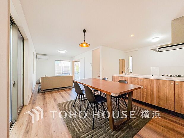 食事と楽しい会話が始まるスペース。