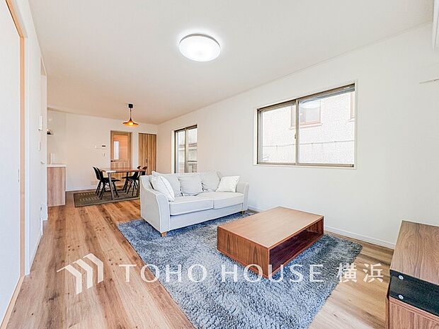 明るく開放的な空間が広がるLDK。