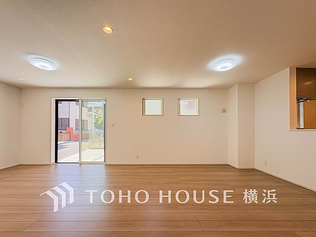 忙しい朝でも、しっかり家族が揃って食事をして頂けるゆとりある大きさのダイニングスペース。