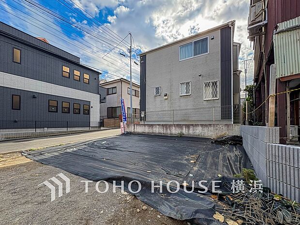 十分な広さのカースペースは、お車2台分の広さがあります。(2025年12月撮影)