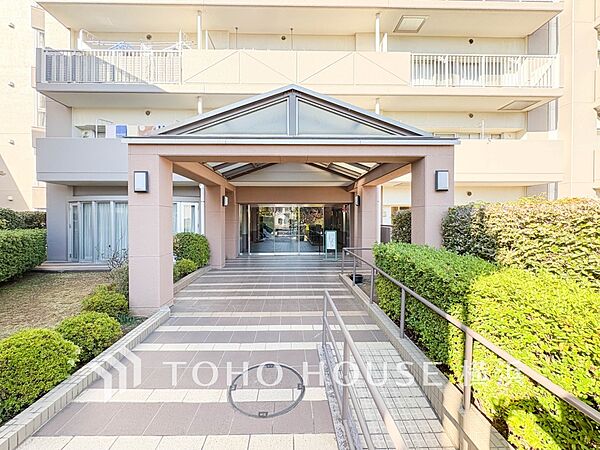帰宅されるご家族や訪れる方を優しく迎え、安らぎに満ちた生活空間を予感させてくれます。