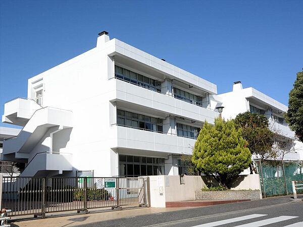 横浜市立東永谷中学校　550m　