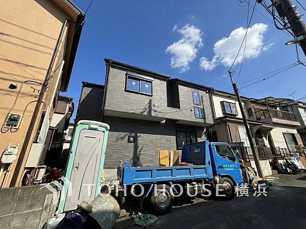 時代の流れに惑わされないシックなカラートーンで街並みに溶け込む外観。(2025年12月撮影)