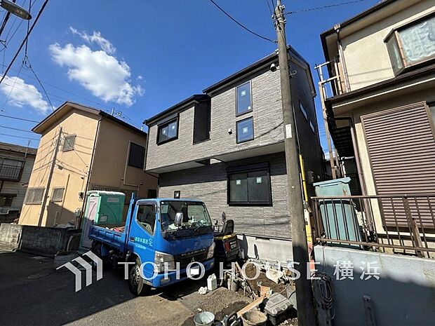 敷地内に駐車スペースがあると、日々の暮らしのをスムーズに運ぶ事が出来ます。（2025年12月撮影）