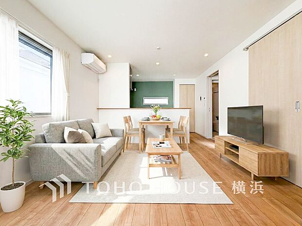 寛ぎとコミュニケーションを育む居心地のよい場所。（家具はＡＩ加工です）