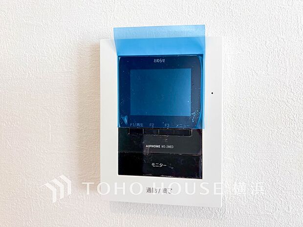 誰が来てもわかる様にモニター付きインターホンを設置。快適と安らぎを合わせた優しい設計。 