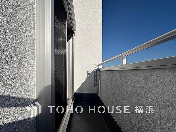 心地よい陽射しや暖かな風を楽しむことが出来るバルコニー。