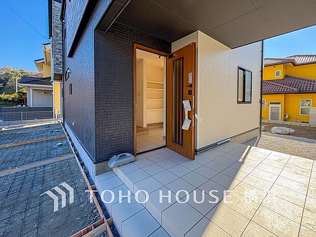 帰宅されるご家族や訪れる方を優しく迎え、安らぎに満ちた生活空間を予感させてくれます。