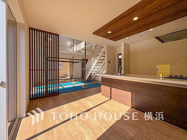 和やかで洗練された空間の演出。寛ぎとコミュニケーションを育む居心地のよい場所。