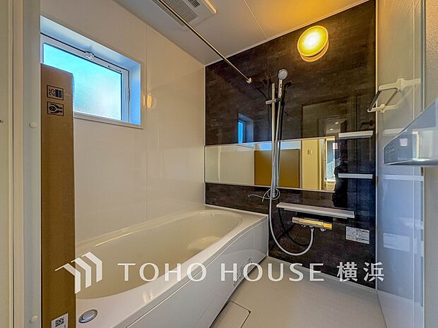 すっきりとした清潔感が感じられ、心身をリフレッシュできる寛ぎを深めてくれるスペースです。