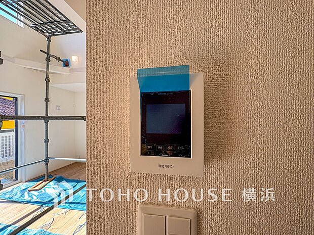 誰が来てもわかる様にモニター付きインターホンを設置。快適と安らぎを合わせた優しい設計。