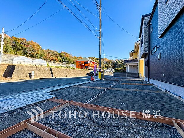 十分な広さのカースペースは、お車4台分の広さがあります。