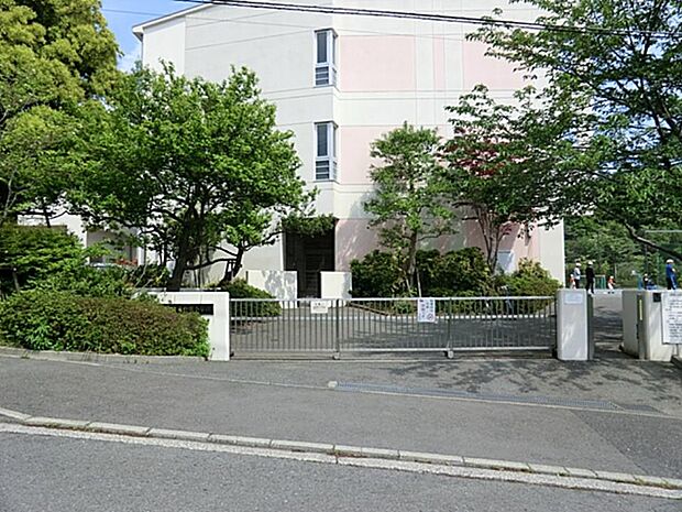 横浜市立能見台南小学校 750m