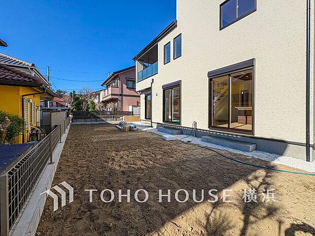 ガーデニングで色とりどりの草花を綺麗に飾ればより一層華やかな空間になります。