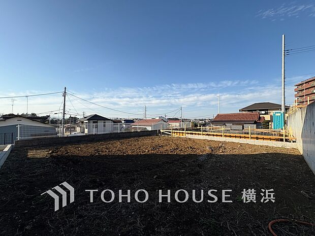 良質な環境に暮らす永住の邸がここに誕生します。（2025年12月撮影）