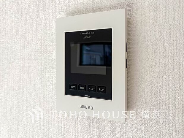 誰が来てもわかる様にモニター付きインターホンを設置。快適と安らぎを合わせた優しい設計。