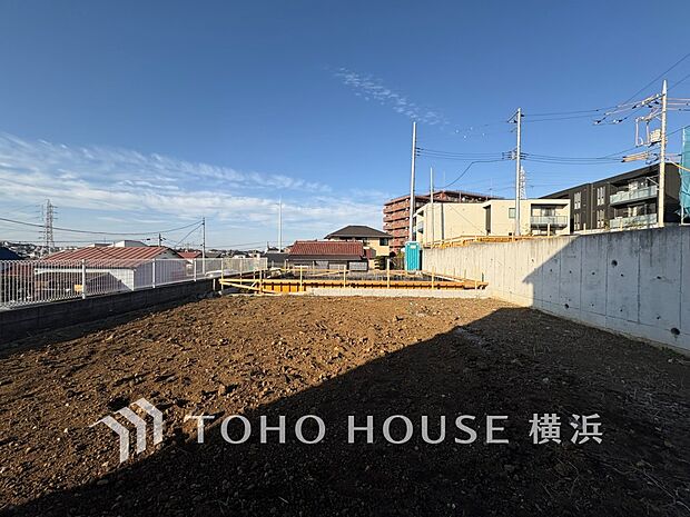 生活利便に優れた住環境に立地し、ゆとりある生活が送れます。(2025年12月撮影)