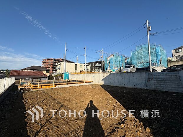 暖かな陽光と爽やかな風がハーモニーを奏でる上質な空間を愉しむ暮らし。（2025年12月撮影）