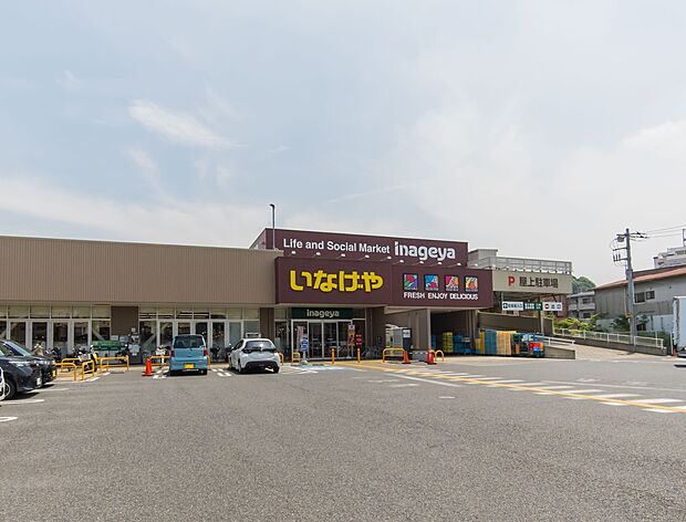 いなげや横浜南本宿店 750m 営業時間は朝9時半~夜10時まで。南本宿のインターを降りてすぐの立地で駐車場も完備されています。