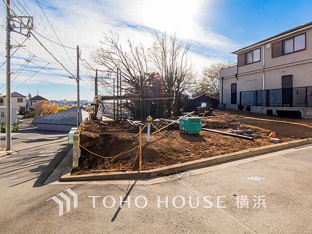 表現された空間は豊かな光と風を纏い、暮らしの時間を豊かにしてくれます。（2025年12月撮影）