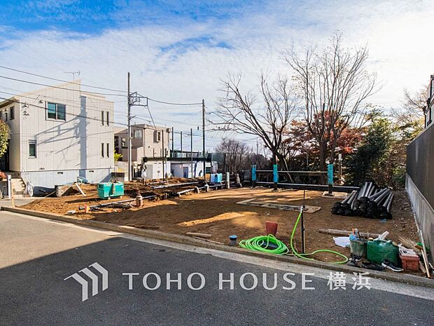 良質な環境に暮らす永住の邸がここに誕生します。（2025年12月撮影）