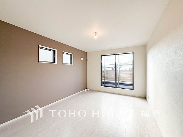 心地よい光と風があふれています。プライベートな自分時間を快適に過ごせるお部屋。