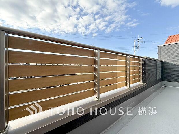 心地よい陽射しや暖かな風を楽しむことが出来るバルコニー。