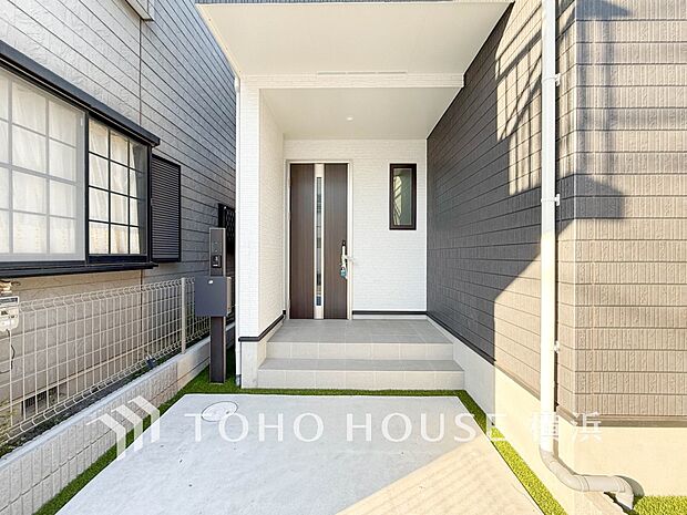 デザイン性の高いエントランスは、住む方のプライドを満たすクオリティ。