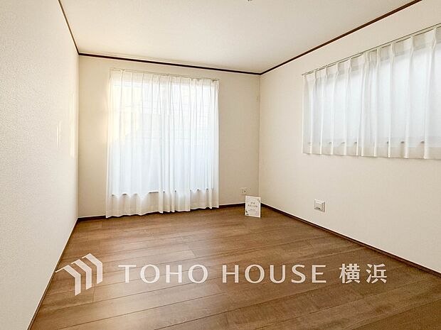 通風・採光にも優れ、心地よい光と風があふれています。プライベートな自分時間を快適に過ごせるお部屋。