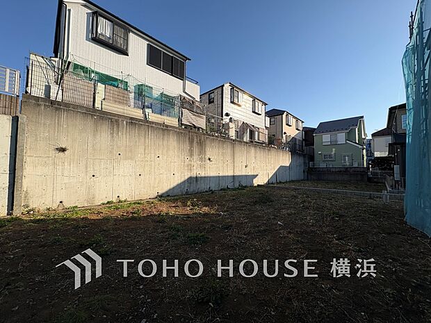 表現された空間は豊かな光と風を纏い、暮らしの時間を豊かにしてくれます。(2025年12月撮影)