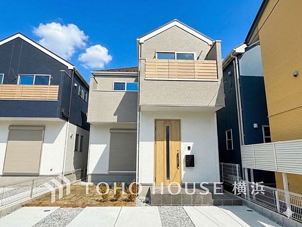 爽やかな青空の下に贅沢なほどに降り注ぐ陽光、豊かな居住性と、クオリティが見事に調和した住空間。