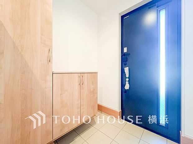 上質感漂う玄関。居住者の帰り、訪れる方を優しく迎えてくれます。