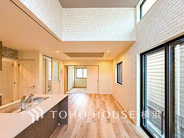 食事と楽しい会話が始まるスペース。