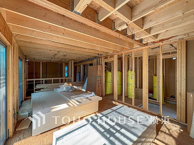 家族と過ごす時間を大切にしたい方にぴったりの明るくゆとりある住空間です。(2025年12月撮影)