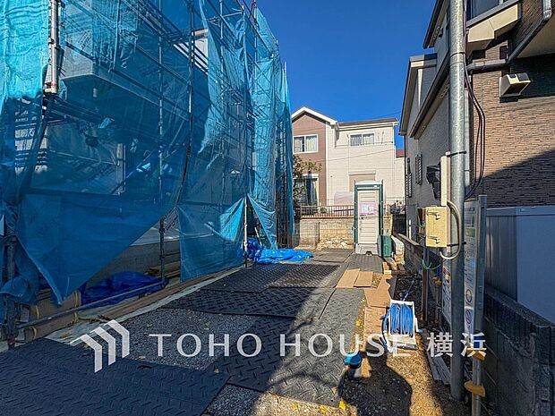 十分な広さのカースペースは、お車2台分の広さがあります。(2025年12月撮影)