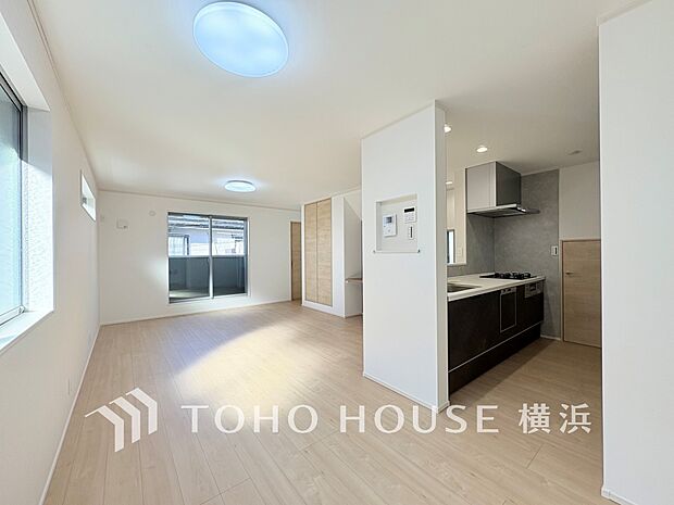 家族と過ごす時間を大切にしたい方にぴったりの明るくゆとりある住空間です。