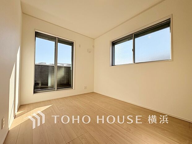 心地よい光と風があふれています。プライベートな自分時間を快適に過ごせるお部屋。