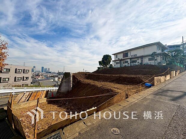 表現された空間は豊かな光と風を纏い、暮らしの時間を豊かにしてくれます。（2025年12月撮影）