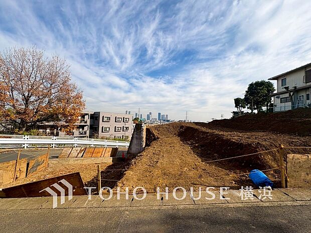 敷地内に駐車スペースがあると、日々の暮らしのをスムーズに運ぶ事が出来ます。（2025年12月撮影）