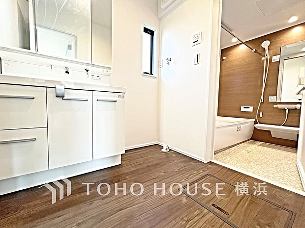 脱衣スペースを含む空間はゆとりの広さを設け、スッキリ保てます。